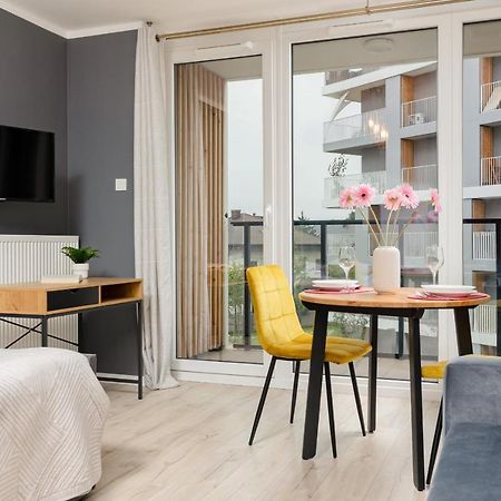 Studio With Balcony Warsaw Kokoryczki By Noclegi Renters エクステリア 写真