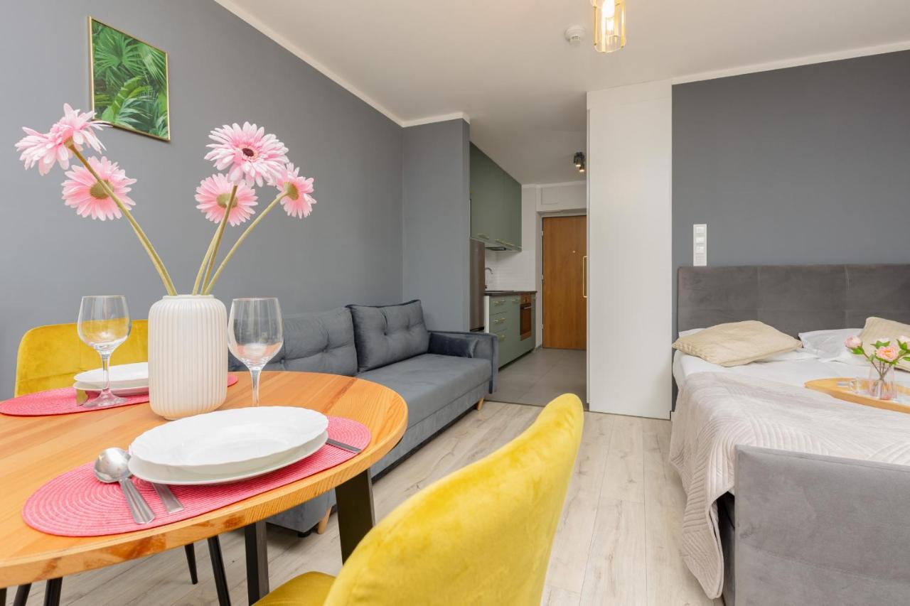 Studio With Balcony Warsaw Kokoryczki By Noclegi Renters エクステリア 写真