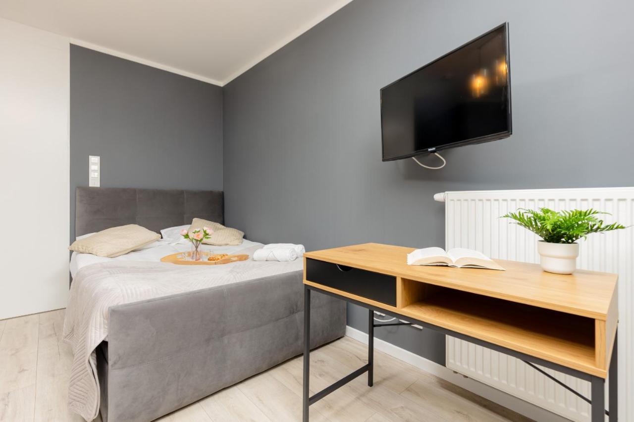Studio With Balcony Warsaw Kokoryczki By Noclegi Renters エクステリア 写真