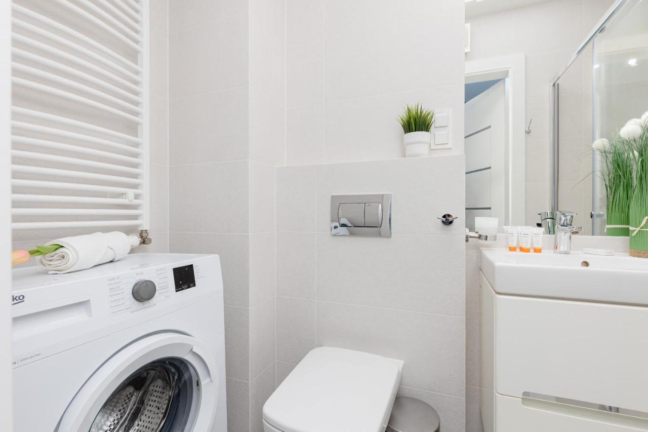 Studio With Balcony Warsaw Kokoryczki By Noclegi Renters エクステリア 写真